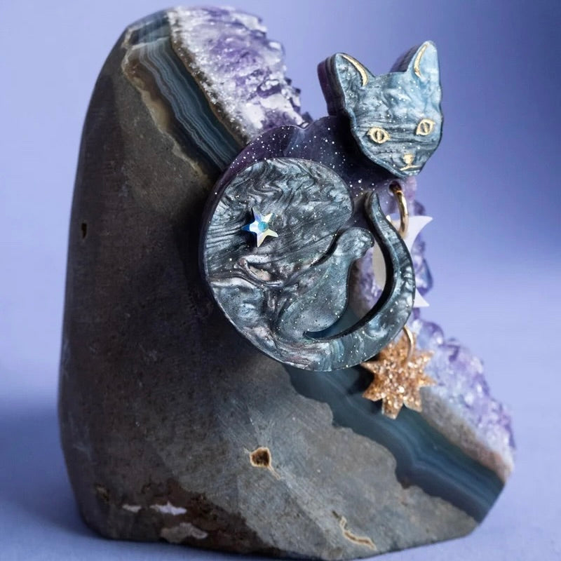 Astrologer's Cat Brooch - Tatty Devine
